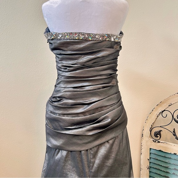 LUXE GIGI by La Femme NWOT $400 Strapless Evening Gown Jeweled size 16 - Picture 9 of 16